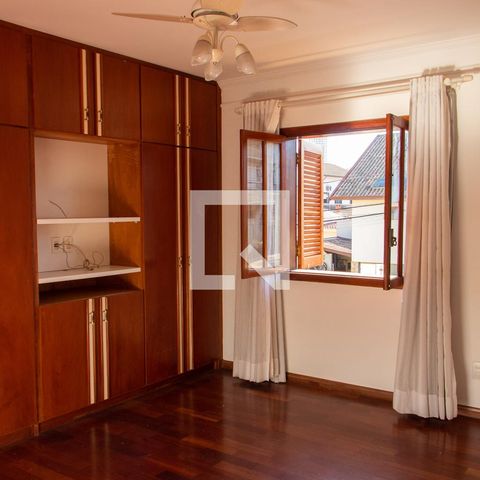 Casa à venda com 290m², 4 quartos e 4 vagas Casa à venda com 290m², 4 quartos e 4 vagasSUITE MASTER
