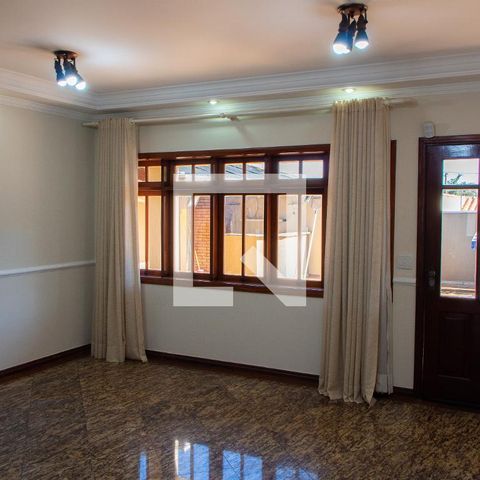 Casa à venda com 290m², 4 quartos e 4 vagas Casa à venda com 290m², 4 quartos e 4 vagasCOPA