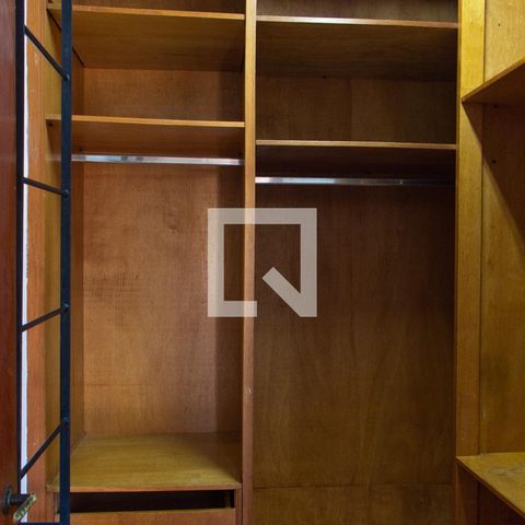 Casa à venda com 290m², 4 quartos e 4 vagas Casa à venda com 290m², 4 quartos e 4 vagasCLOSET