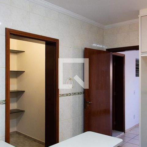 Casa à venda com 290m², 4 quartos e 4 vagas Casa à venda com 290m², 4 quartos e 4 vagasCOZINHA
