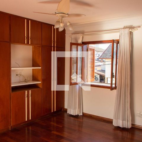 Casa à venda com 290m², 4 quartos e 4 vagas Casa à venda com 290m², 4 quartos e 4 vagasSUITE MASTER