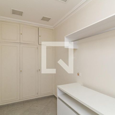 Apartamento à venda com 500m², 4 quartos e 3 vagas Apartamento à venda com 500m², 4 quartos e 3 vagasQuarto de Serviço