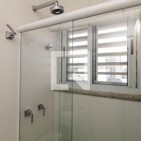 Apartamento à venda com 500m², 4 quartos e 3 vagas Apartamento à venda com 500m², 4 quartos e 3 vagasBanheiro de Serviço