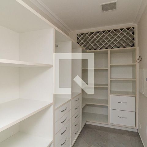 Apartamento à venda com 500m², 4 quartos e 3 vagas Apartamento à venda com 500m², 4 quartos e 3 vagasDespensa