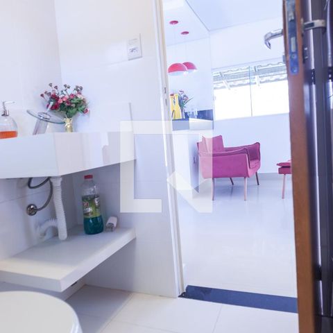 Casa de condomínio à venda com 220m², 3 quartos e 2 vagasBanheiro Social
