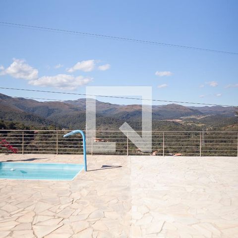 Casa de condomínio à venda com 220m², 3 quartos e 2 vagasPiscina