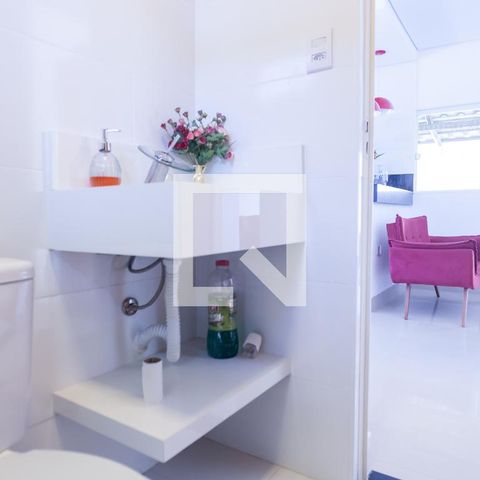 Casa de condomínio à venda com 220m², 3 quartos e 2 vagasBanheiro Social
