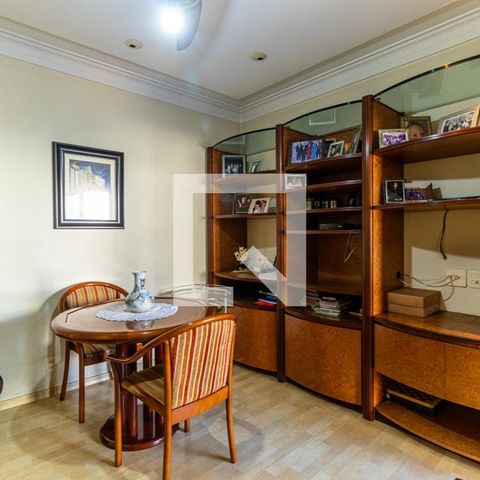 Apartamento para alugar com 186m², 4 quartos e 3 vagasQuarto