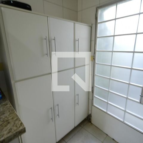 Casa à venda com 250m², 5 quartos e 2 vagasCozinha - Armários
