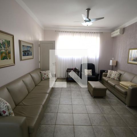 Casa à venda com 250m², 5 quartos e 2 vagasSala 1 