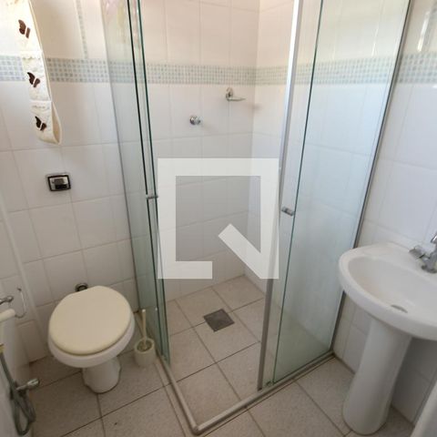 Casa à venda com 250m², 5 quartos e 2 vagasBanheiro 4 - Suíte