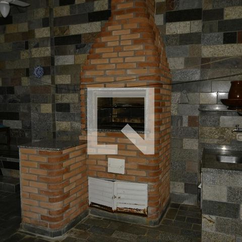 Casa à venda com 250m², 5 quartos e 2 vagasChurrasqueira