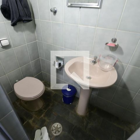 Casa à venda com 250m², 5 quartos e 2 vagasBanheiro de serviço