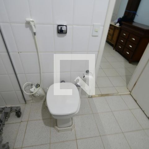 Casa à venda com 250m², 5 quartos e 2 vagasBanheiro 3 - Suíte