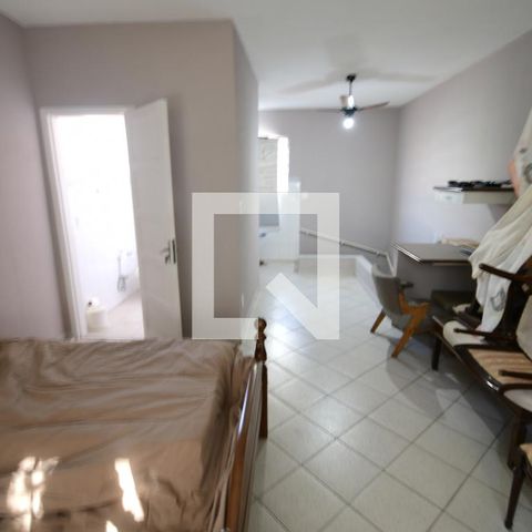 Casa à venda com 250m², 5 quartos e 2 vagasQuarto Suíte 4