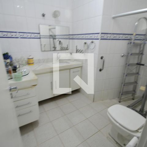 Casa à venda com 250m², 5 quartos e 2 vagasBanheiro 3 - Suíte
