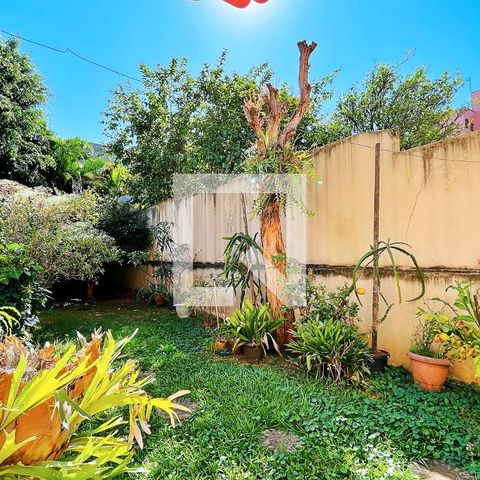 Casa à venda com 218m², 2 quartos e 5 vagas Casa à venda com 218m², 2 quartos e 5 vagasQuintal
