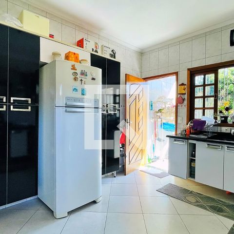 Casa à venda com 218m², 2 quartos e 5 vagas Casa à venda com 218m², 2 quartos e 5 vagasCozinha