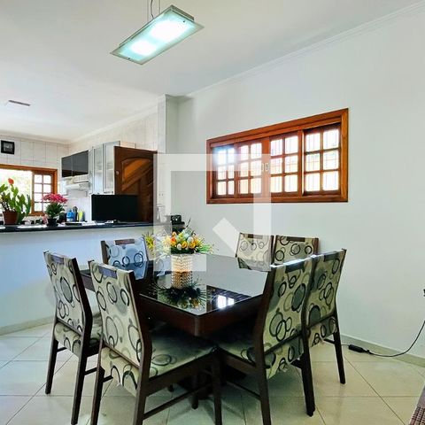 Casa à venda com 218m², 2 quartos e 5 vagas Casa à venda com 218m², 2 quartos e 5 vagasSala de Jantar