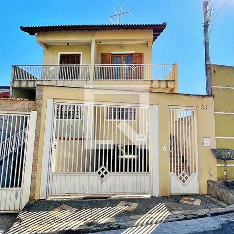 Casa à venda com 218m², 2 quartos e 5 vagas Casa à venda com 218m², 2 quartos e 5 vagasFachada