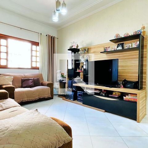Casa à venda com 218m², 2 quartos e 5 vagas Casa à venda com 218m², 2 quartos e 5 vagasSala