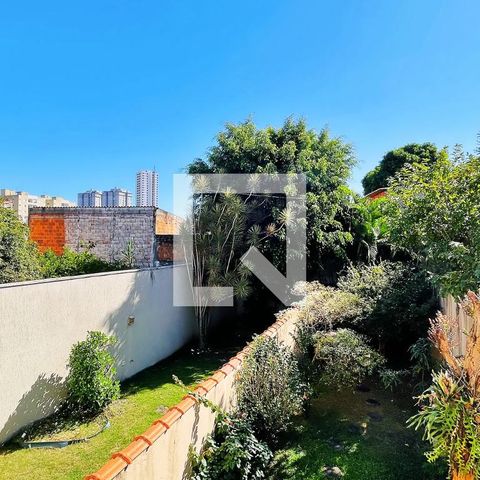 Casa à venda com 218m², 2 quartos e 5 vagas Casa à venda com 218m², 2 quartos e 5 vagasVista da Área de Serviço