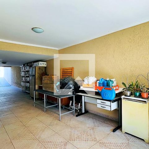 Casa à venda com 218m², 2 quartos e 5 vagas Casa à venda com 218m², 2 quartos e 5 vagasGaragem
