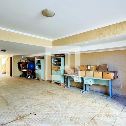 Casa à venda com 218m², 2 quartos e 5 vagas Casa à venda com 218m², 2 quartos e 5 vagasGaragem