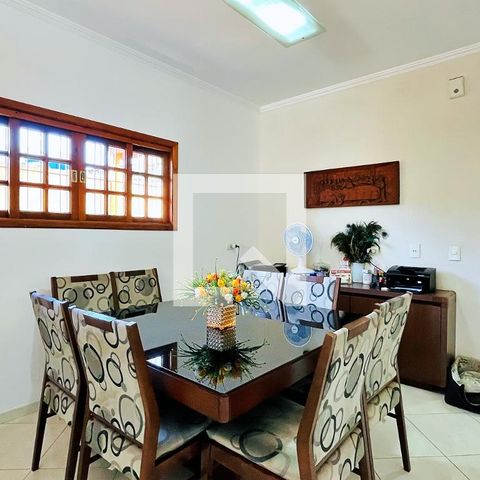 Casa à venda com 218m², 2 quartos e 5 vagas Casa à venda com 218m², 2 quartos e 5 vagasSala de Jantar