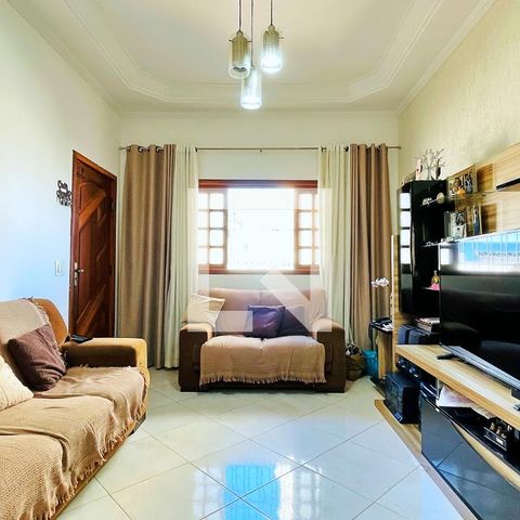 Casa à venda com 218m², 2 quartos e 5 vagas Casa à venda com 218m², 2 quartos e 5 vagasSala