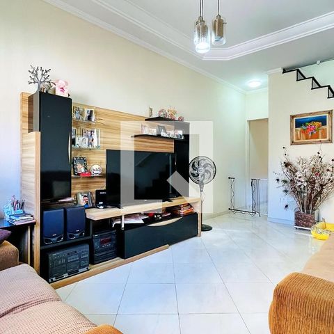 Casa à venda com 218m², 2 quartos e 5 vagas Casa à venda com 218m², 2 quartos e 5 vagasSala