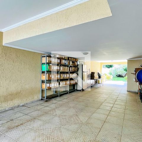 Casa à venda com 218m², 2 quartos e 5 vagas Casa à venda com 218m², 2 quartos e 5 vagasGaragem