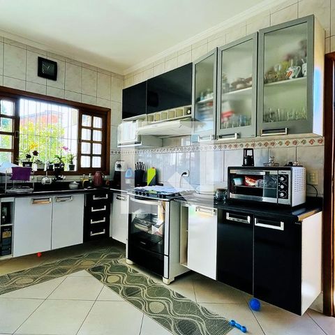 Casa à venda com 218m², 2 quartos e 5 vagas Casa à venda com 218m², 2 quartos e 5 vagasCozinha
