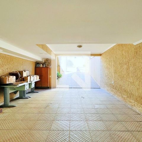 Casa à venda com 218m², 2 quartos e 5 vagas Casa à venda com 218m², 2 quartos e 5 vagasGaragem