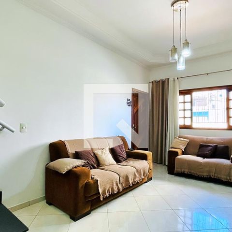 Casa à venda com 218m², 2 quartos e 5 vagas Casa à venda com 218m², 2 quartos e 5 vagasSala