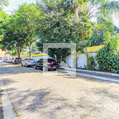 Casa à venda com 225m², 4 quartos e 2 vagas Casa à venda com 225m², 4 quartos e 2 vagasGaragem