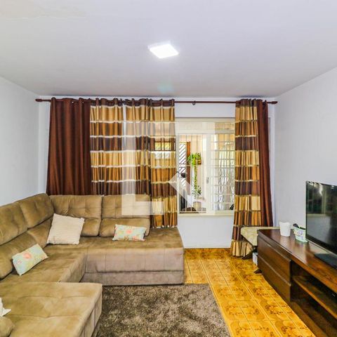 Casa à venda com 225m², 4 quartos e 2 vagas Casa à venda com 225m², 4 quartos e 2 vagasSala