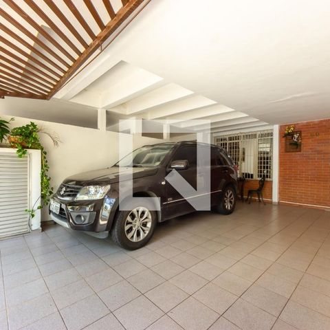 Casa à venda com 225m², 4 quartos e 2 vagas Casa à venda com 225m², 4 quartos e 2 vagasGaragem