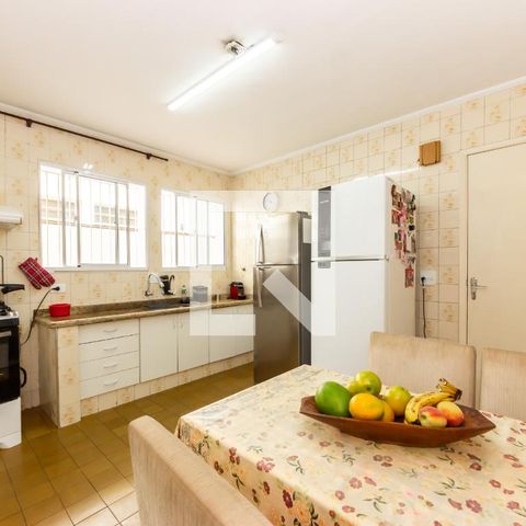 Casa à venda com 225m², 4 quartos e 2 vagas Casa à venda com 225m², 4 quartos e 2 vagasCozinha