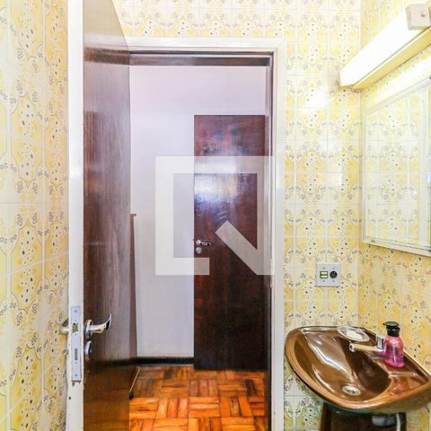 Casa à venda com 225m², 4 quartos e 2 vagas Casa à venda com 225m², 4 quartos e 2 vagasBanheiro Suíte 2