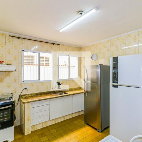 Casa à venda com 225m², 4 quartos e 2 vagas Casa à venda com 225m², 4 quartos e 2 vagasCozinha