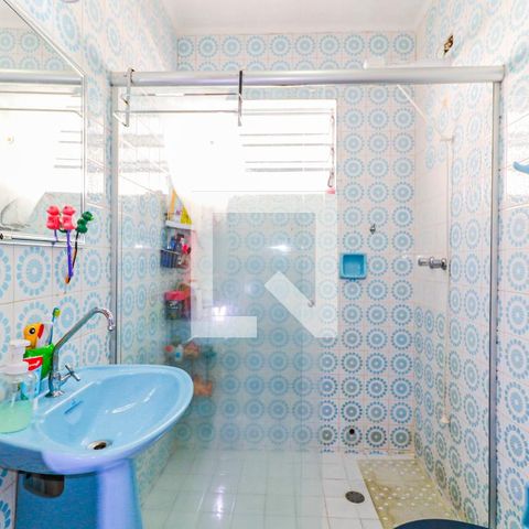 Casa à venda com 225m², 4 quartos e 2 vagas Casa à venda com 225m², 4 quartos e 2 vagasBanheiro