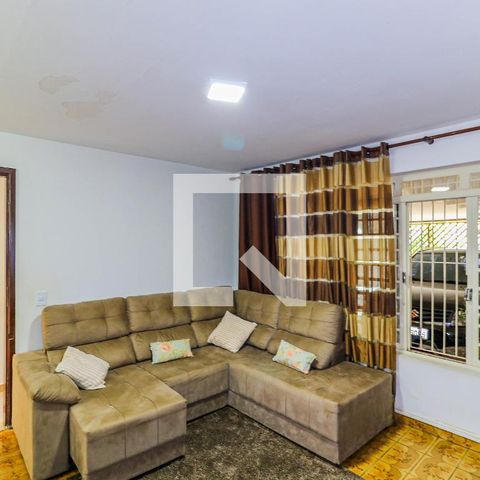 Casa à venda com 225m², 4 quartos e 2 vagas Casa à venda com 225m², 4 quartos e 2 vagasSala