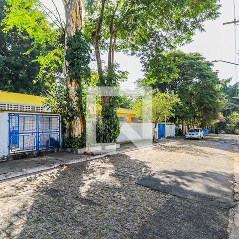 Casa à venda com 225m², 4 quartos e 2 vagas Casa à venda com 225m², 4 quartos e 2 vagasGaragem
