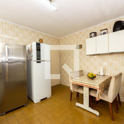 Casa à venda com 225m², 4 quartos e 2 vagas Casa à venda com 225m², 4 quartos e 2 vagasCozinha