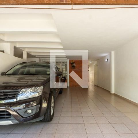 Casa à venda com 225m², 4 quartos e 2 vagas Casa à venda com 225m², 4 quartos e 2 vagasGaragem