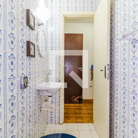 Casa à venda com 225m², 4 quartos e 2 vagas Casa à venda com 225m², 4 quartos e 2 vagasLavabo