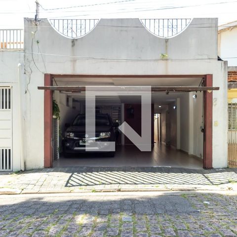 Casa à venda com 225m², 4 quartos e 2 vagas Casa à venda com 225m², 4 quartos e 2 vagasGaragem