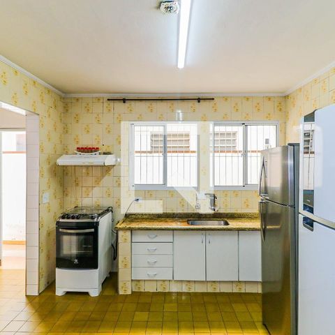 Casa à venda com 225m², 4 quartos e 2 vagas Casa à venda com 225m², 4 quartos e 2 vagasCozinha