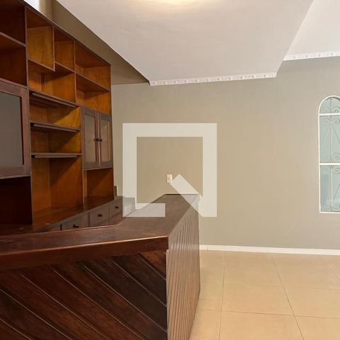 Casa à venda com 216m², 4 quartos e 5 vagas